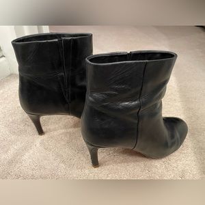 Joie 38.5 gorgeous black leather booties